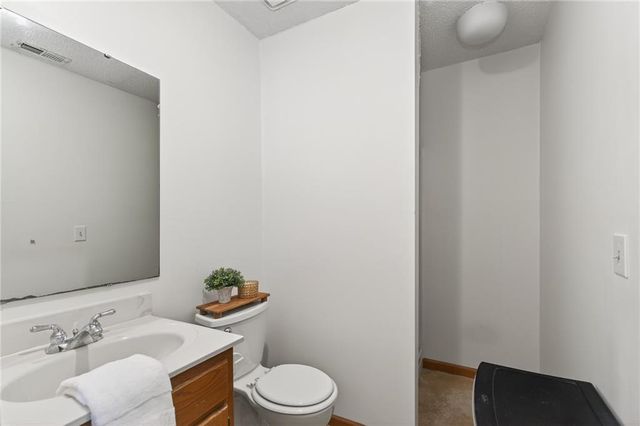 1325 N Harvey Drive, Olathe, KS 66061