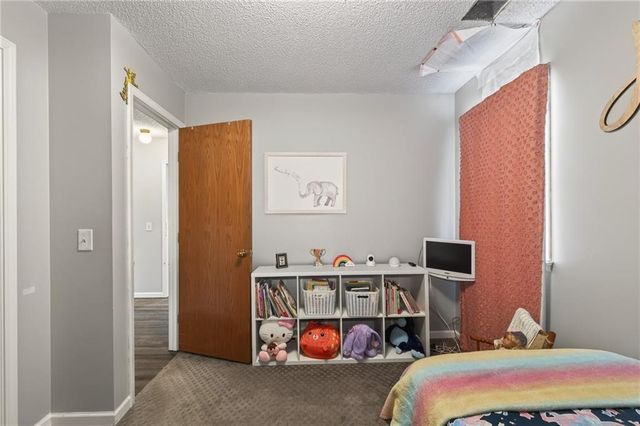 1325 N Harvey Drive, Olathe, KS 66061