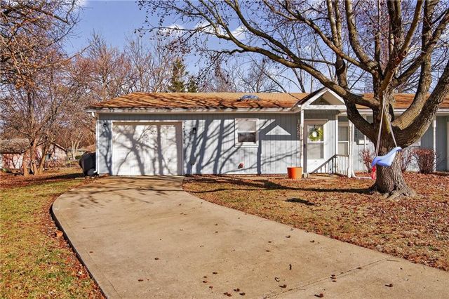 1325 N Harvey Drive, Olathe, KS 66061