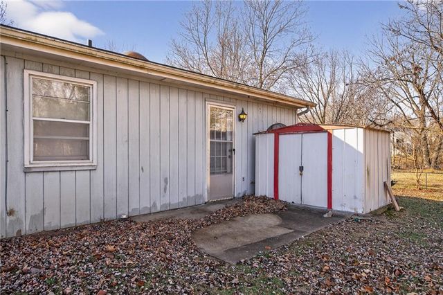 1325 N Harvey Drive, Olathe, KS 66061