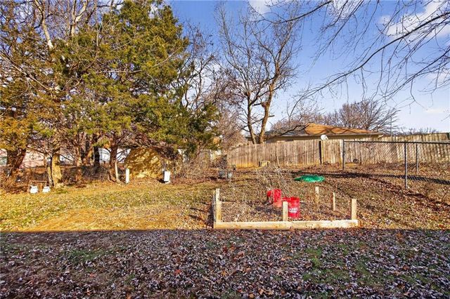 1325 N Harvey Drive, Olathe, KS 66061