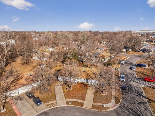 1325 N Harvey Drive, Olathe, KS 66061