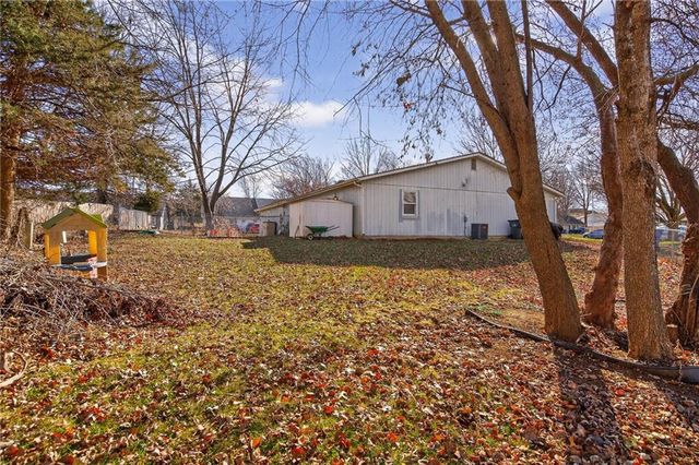 1325 N Harvey Drive, Olathe, KS 66061