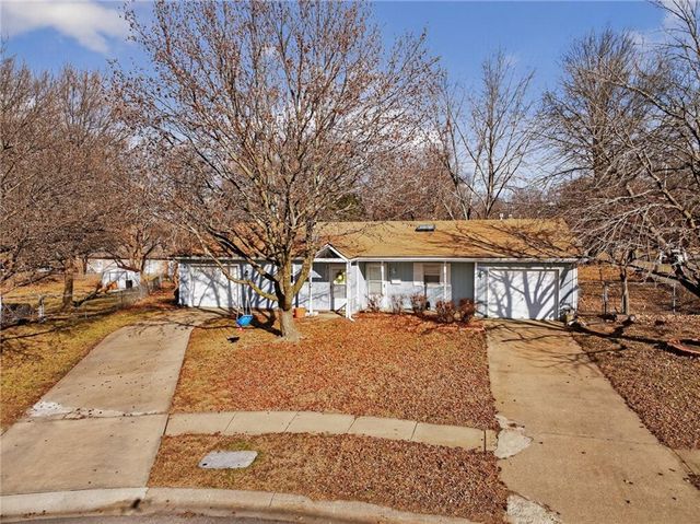 1325 N Harvey Drive, Olathe, KS 66061