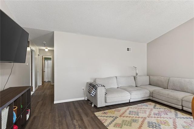 1325 N Harvey Drive, Olathe, KS 66061