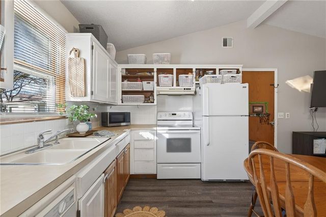 1325 N Harvey Drive, Olathe, KS 66061