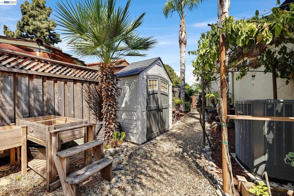 Image 38 of property listing at 34515 Bentley Ct, Fremont, CA 94555