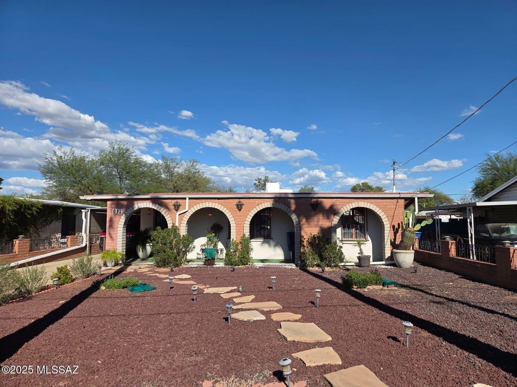 812 N Desert Avenue, Tucson, AZ 85711