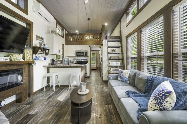 484 Deer Lick Trail, Monteagle, TN 37356