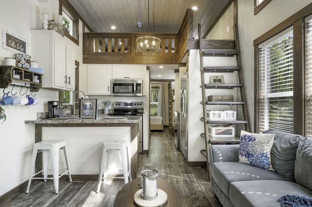 484 Deer Lick Trail, Monteagle, TN 37356