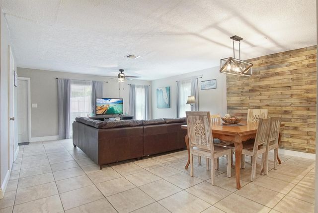 1002 Avenue E E, Fort Pierce, FL 34950