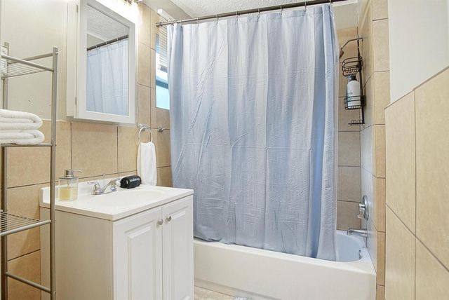 1002 Avenue E E, Fort Pierce, FL 34950