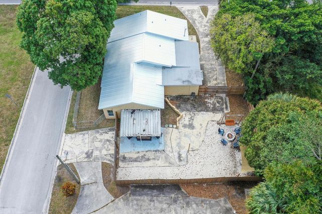 1002 Avenue E E, Fort Pierce, FL 34950