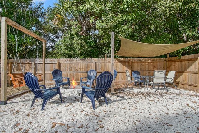 1002 Avenue E E, Fort Pierce, FL 34950