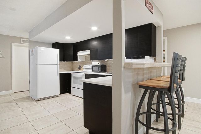 1002 Avenue E E, Fort Pierce, FL 34950
