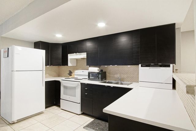 1002 Avenue E E, Fort Pierce, FL 34950