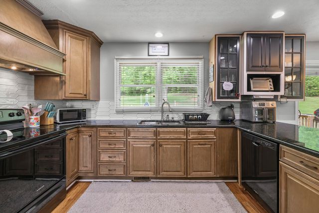 6268 Highway 100, W, Centerville, TN 37033