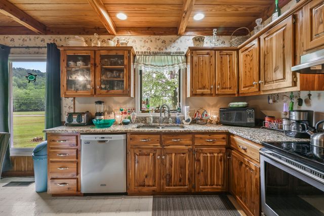 6268 Highway 100, W, Centerville, TN 37033
