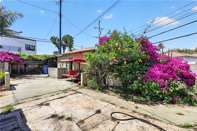 2211 Amherst, Los Angeles, CA 90064