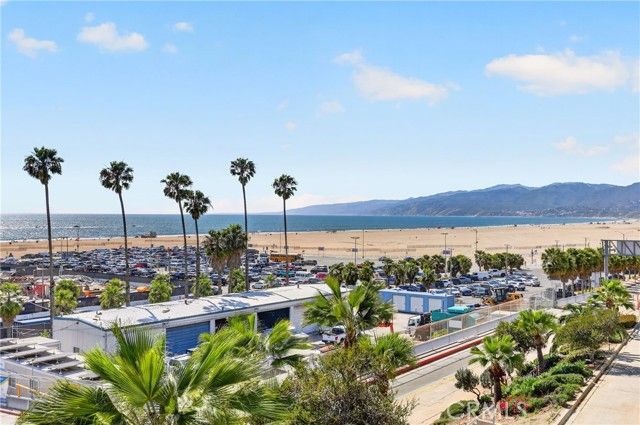 2211 Amherst, Los Angeles, CA 90064