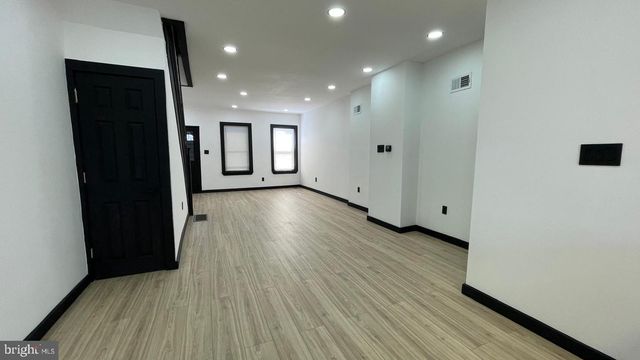 827 W FISHER AVE, Philadelphia, PA 19141