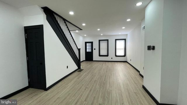 827 W FISHER AVE, Philadelphia, PA 19141