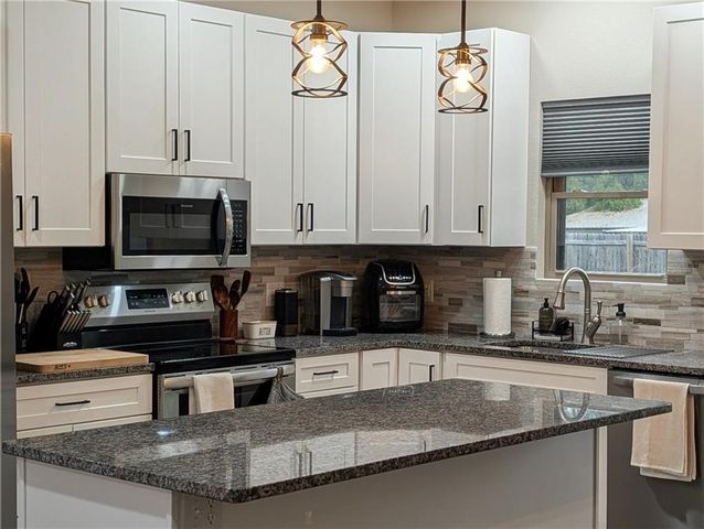 1931 E 6th Street, Sedalia, MO 65301