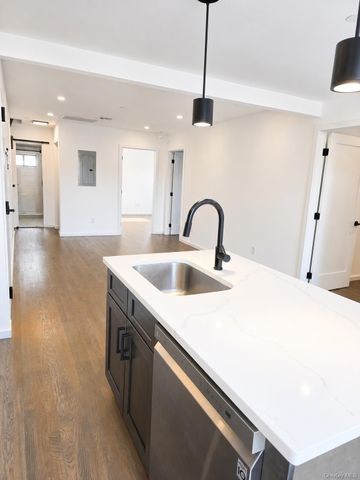 20-01 Steinway Street 3, Astoria, NY 11105