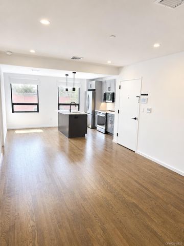 20-01 Steinway Street 3, Astoria, NY 11105