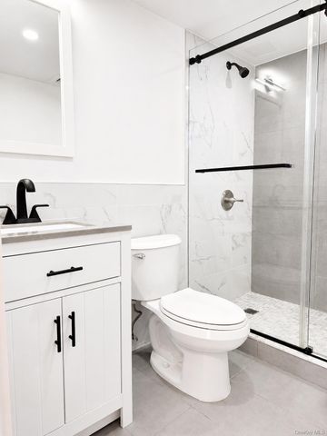 20-01 Steinway Street 3, Astoria, NY 11105
