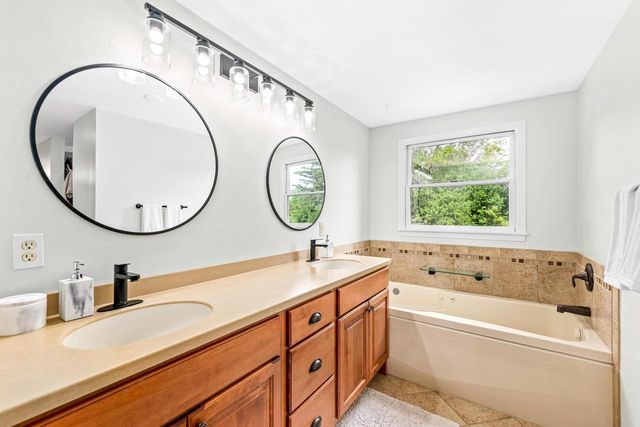 N10W28431 Northview ROAD, Waukesha, WI 53188