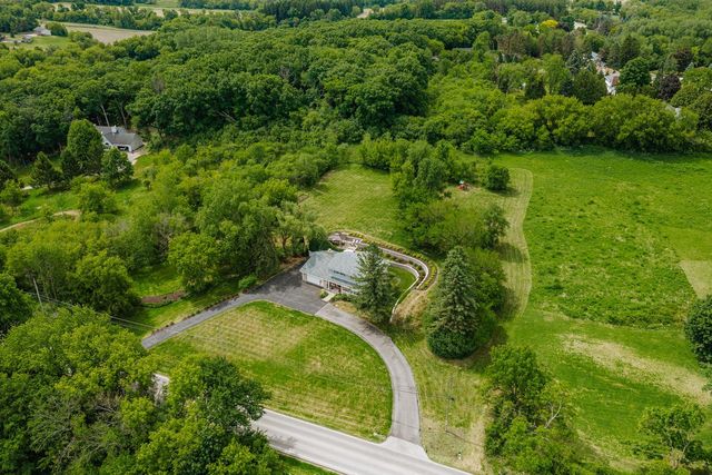 N10W28431 Northview ROAD, Waukesha, WI 53188