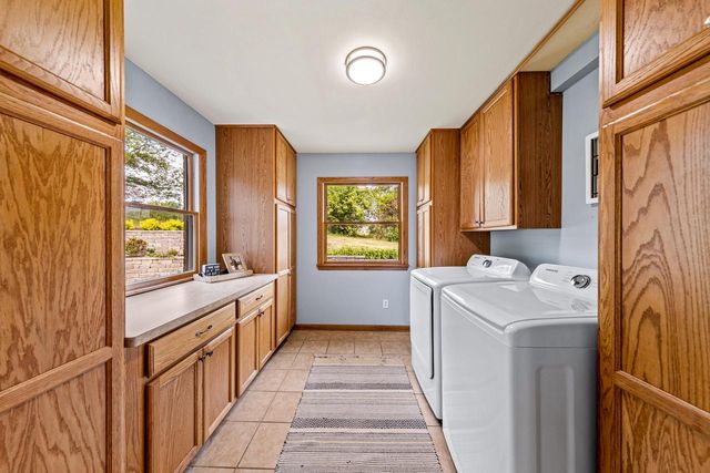 N10W28431 Northview ROAD, Waukesha, WI 53188