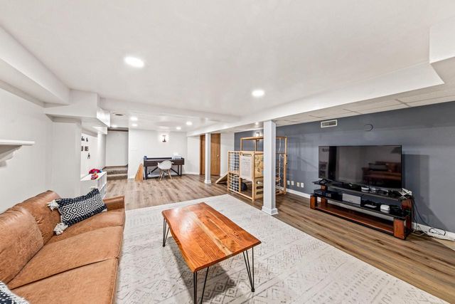 N10W28431 Northview ROAD, Waukesha, WI 53188