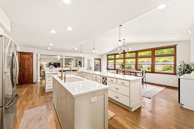 N10W28431 Northview ROAD, Waukesha, WI 53188