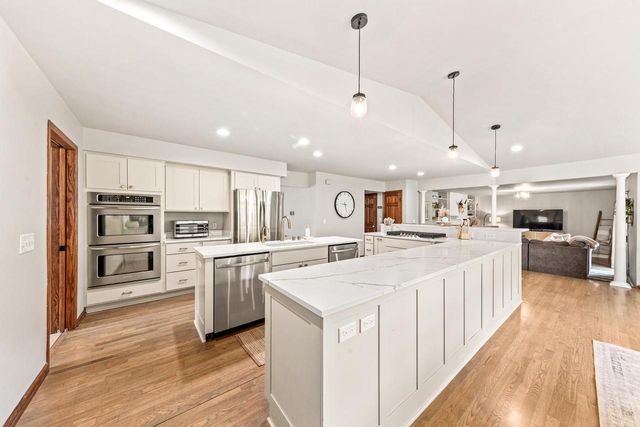 N10W28431 Northview ROAD, Waukesha, WI 53188