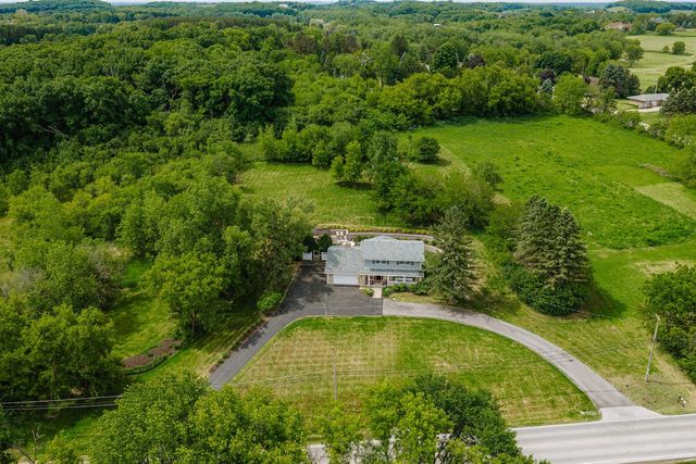 N10W28431 Northview ROAD, Waukesha, WI 53188