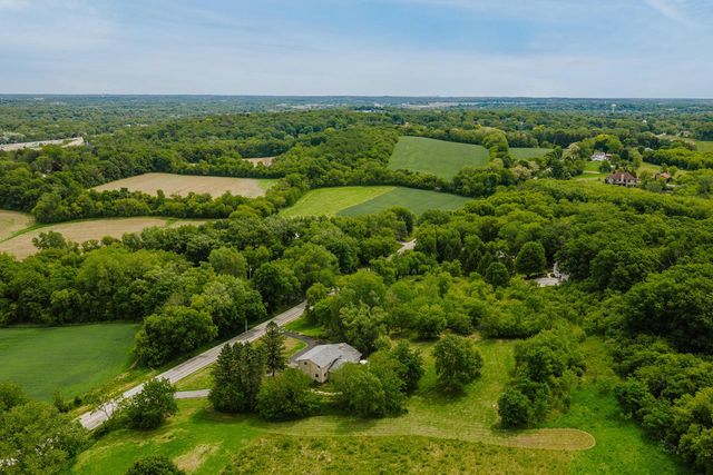 N10W28431 Northview ROAD, Waukesha, WI 53188