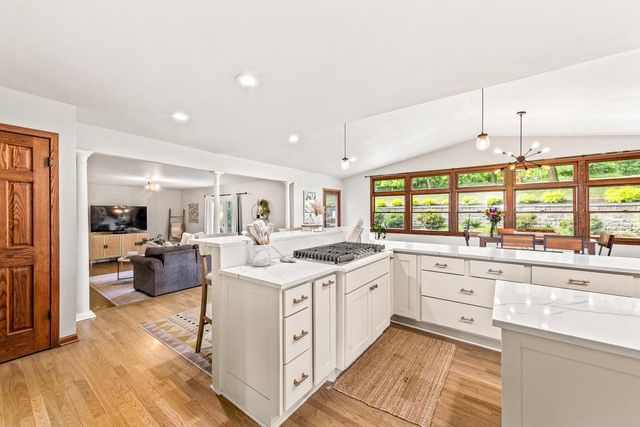 N10W28431 Northview ROAD, Waukesha, WI 53188