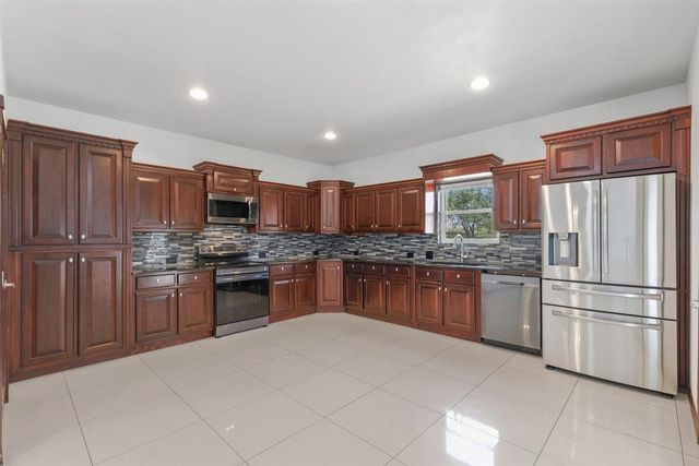 1206 Walter Hoffman RD, Cedar Creek, TX 78612