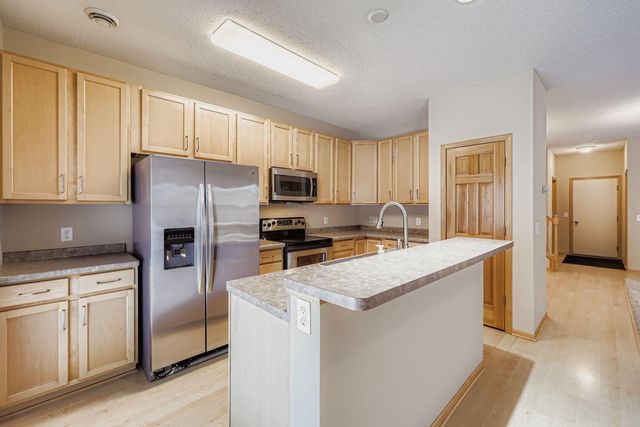 16322 70th Avenue N, Maple Grove, MN 55311