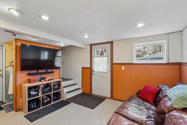 1445 Forestdale Drive, Des Moines, IA 50311