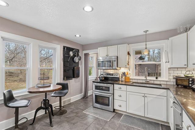 1445 Forestdale Drive, Des Moines, IA 50311