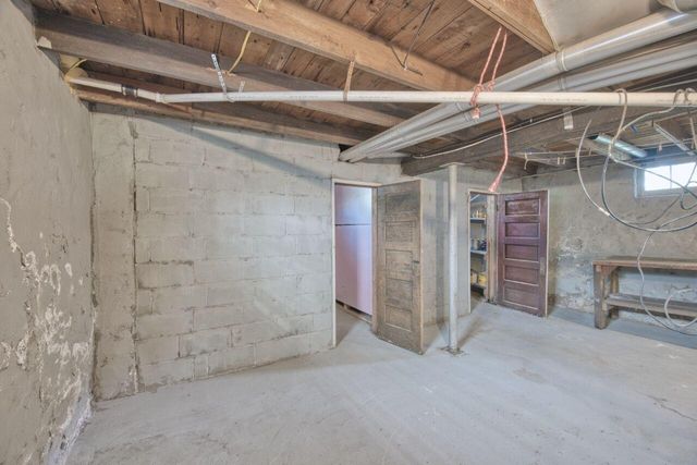 25 3rd Street SW, Chisholm, MN 55719