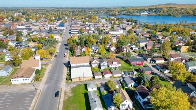 25 3rd Street SW, Chisholm, MN 55719