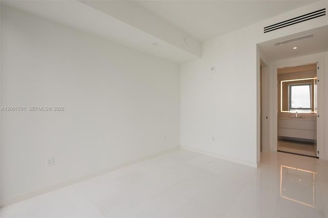 300 Biscayne Boulevard Way 4708W, Miami, FL 33131