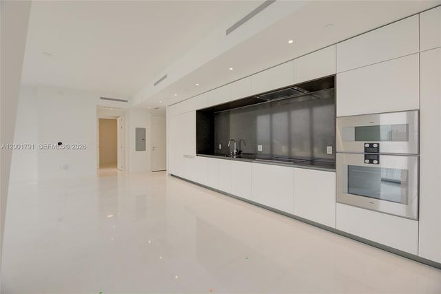 300 Biscayne Boulevard Way 4708W, Miami, FL 33131