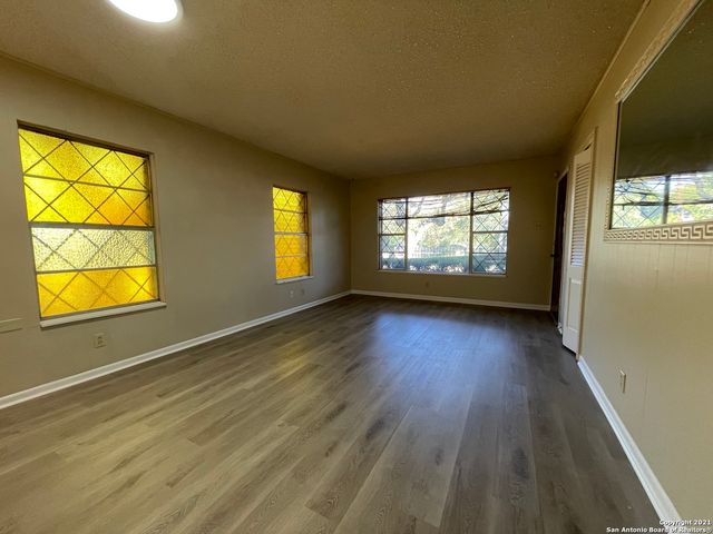 315 HILLCREST DR, San Antonio, TX 78228