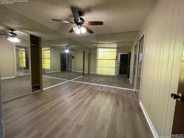 315 HILLCREST DR, San Antonio, TX 78228