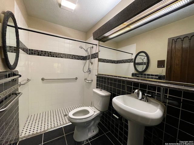 315 HILLCREST DR, San Antonio, TX 78228